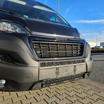 For Vauxhall Movano Bumper Honeycomb Grille - Matte Black, No Parking Sensors